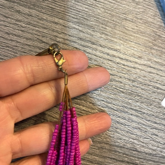 Beautifullllll purple necklace used but it’s like New - Picture 3 of 3